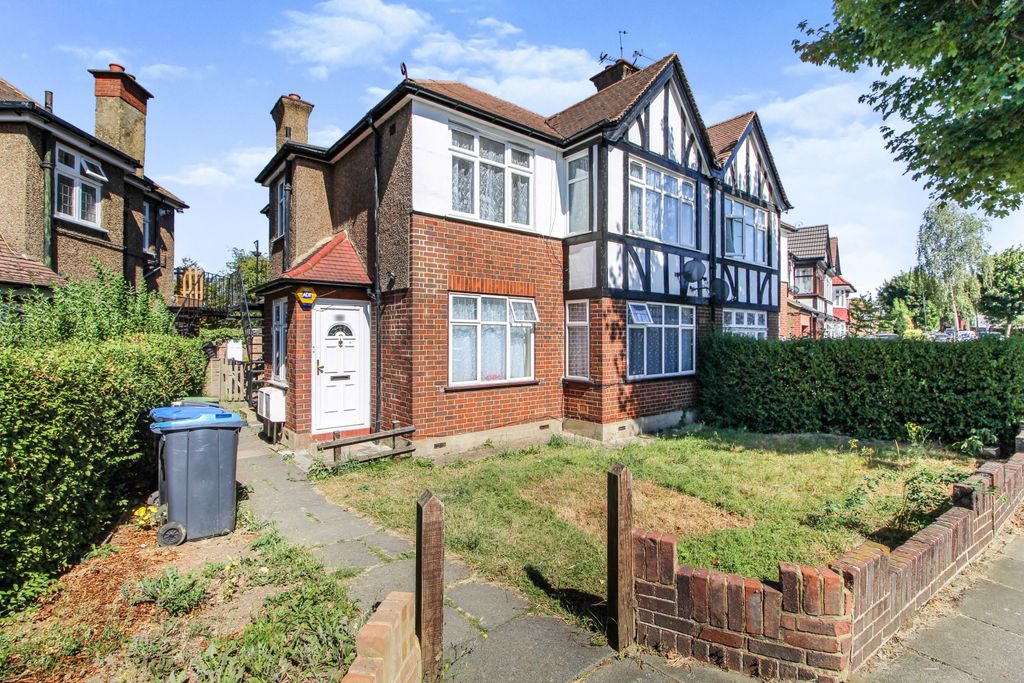 Property photo 1 of 16 Two Bedroom First Floor Flat