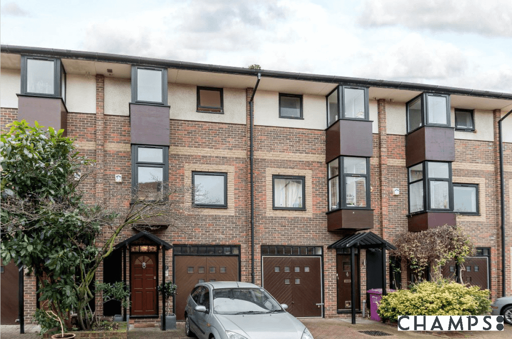 Property photo 1 of 12 3 Bed Terraced House For Sale Barnfield Place, London E14