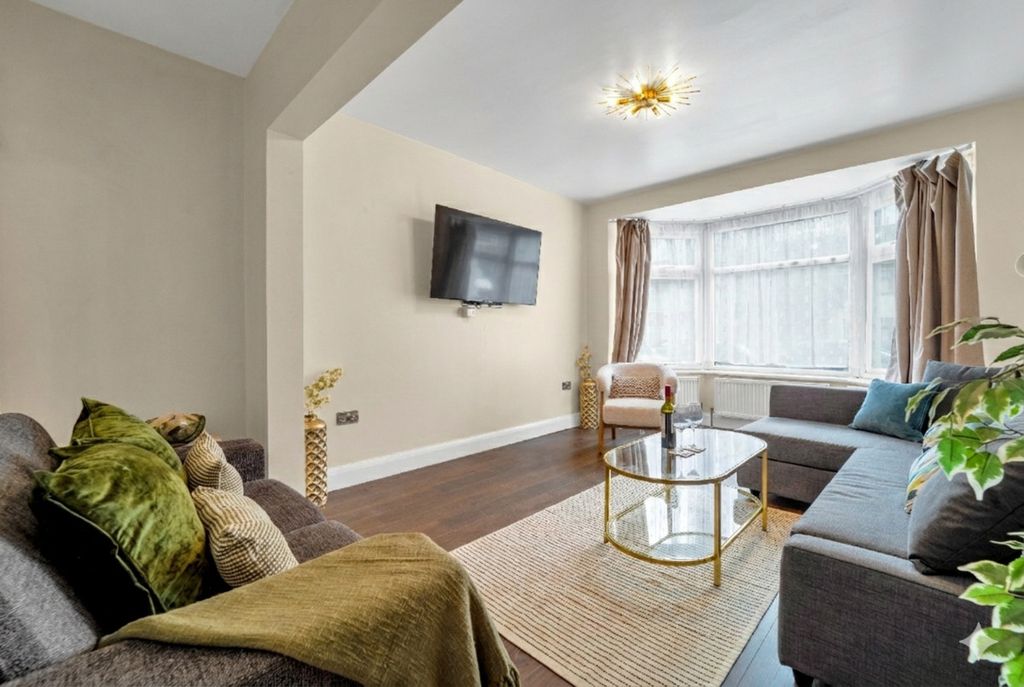 Property photo 3 of 26