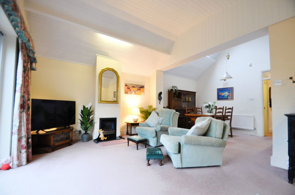 Property photo 3 of 37