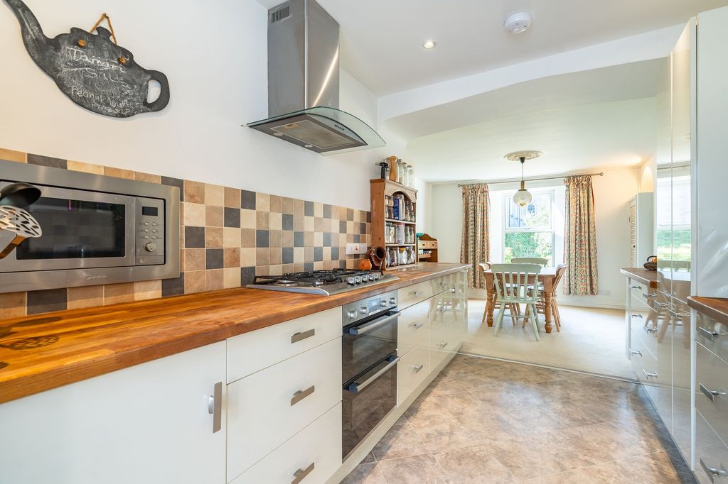 Property photo 3 of 37