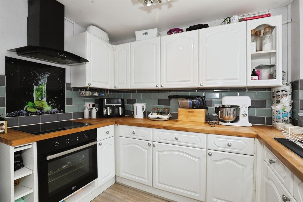 Property photo 3 of 19