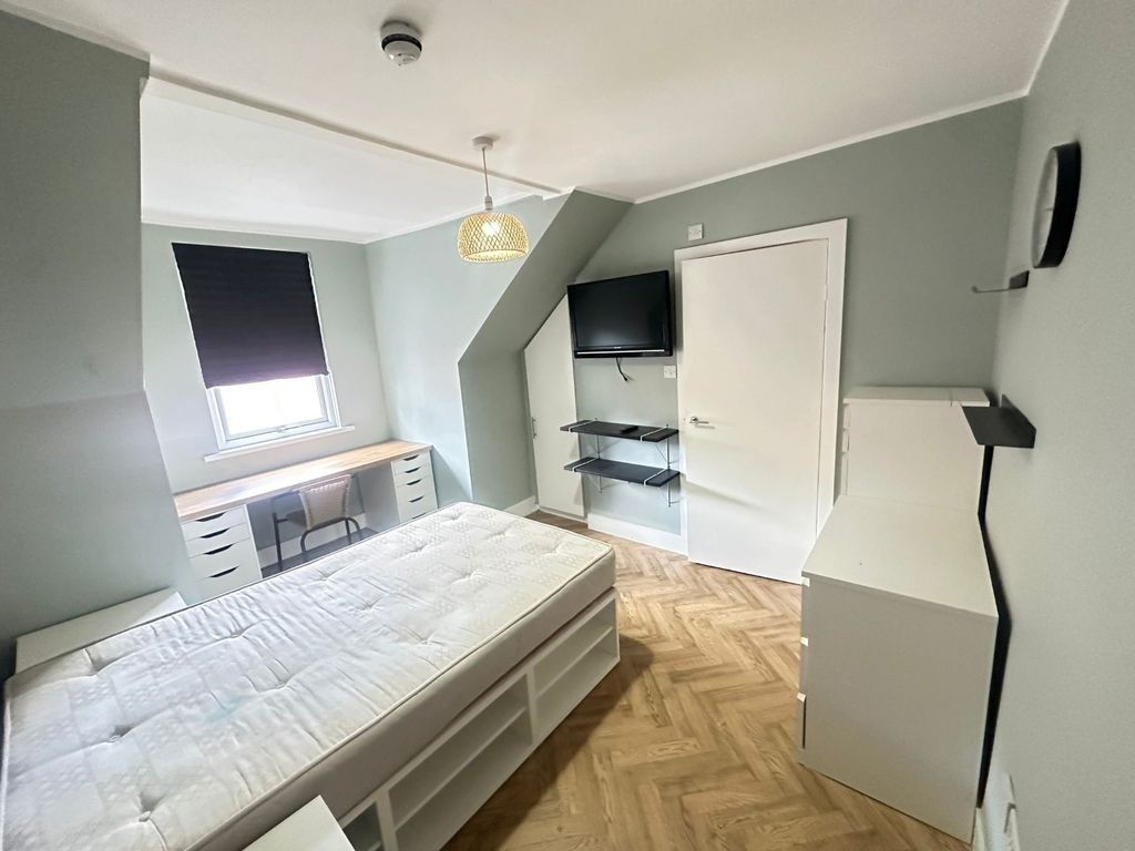 Property photo 2 of 13 3616891