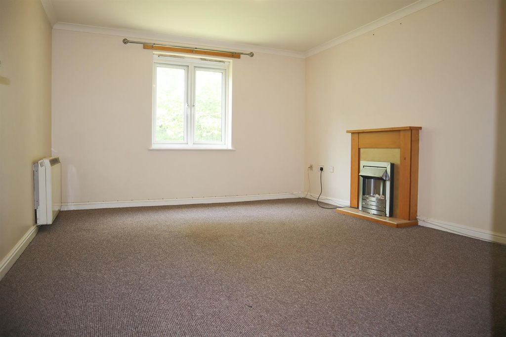 Property photo 2 of 8 Sitting Room