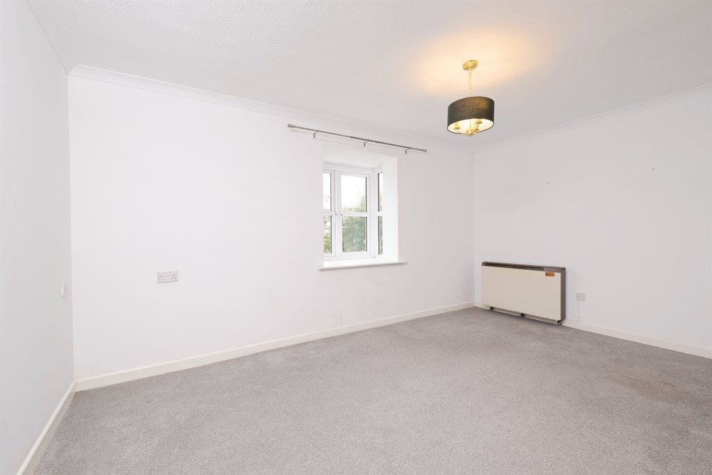 Property photo 3 of 12
