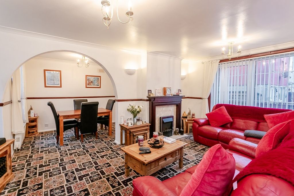 Property photo 2 of 25