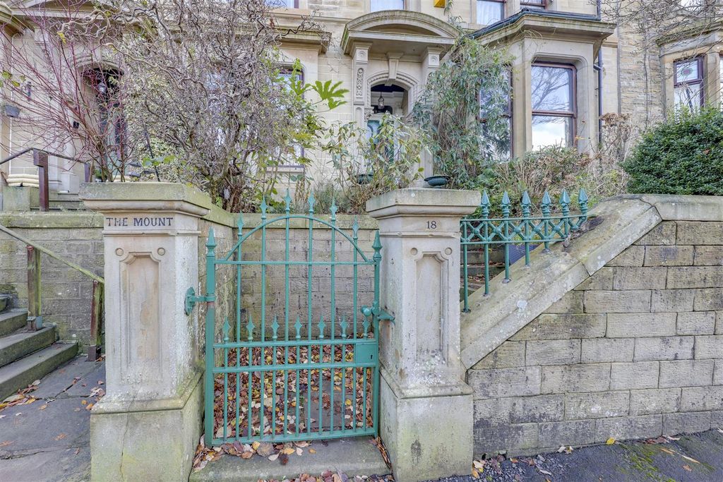 Property photo 2 of 45 Gated Front