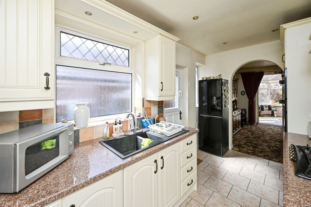 Property photo 3 of 21