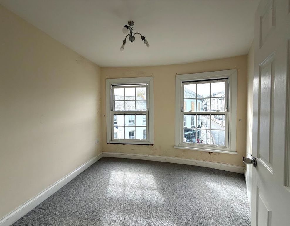 Property photo 3 of 7 Bedroom 1