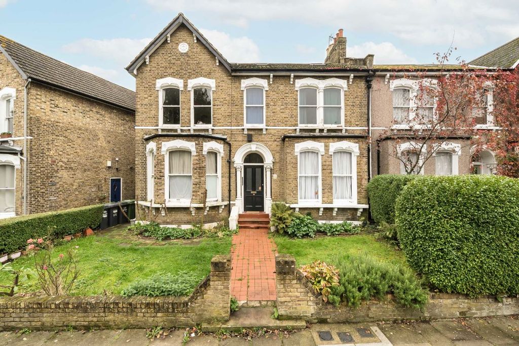 Property photo 1 of 3