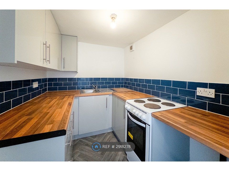 Property photo 2 of 17 Kitchen