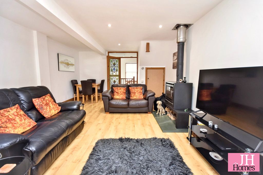 Property photo 3 of 24