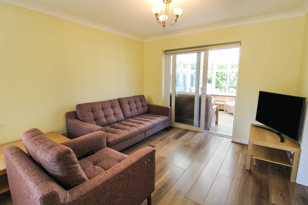 Property photo 2 of 18 Lounge