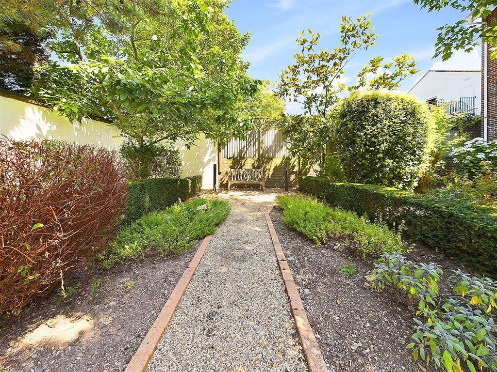 Property photo 2 of 21
