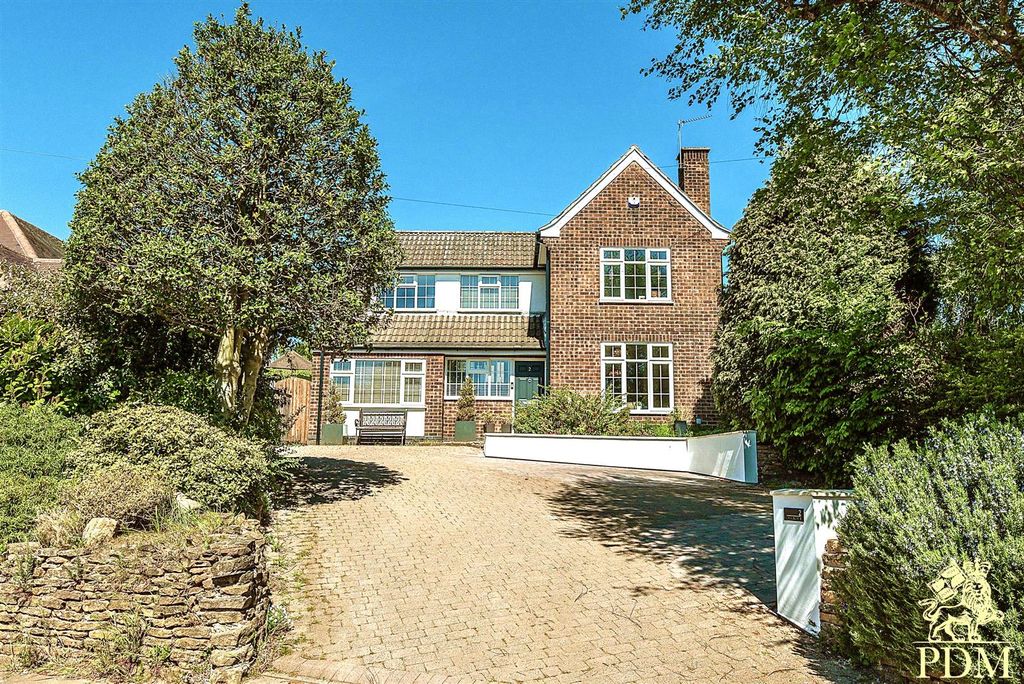 Property photo 1 of 43 2 Arundel Drive, Bramcote (3 Of 56).Jpg