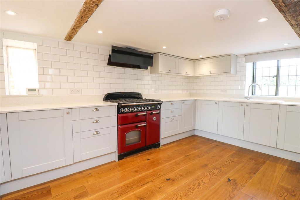 Property photo 3 of 26 Kitchen