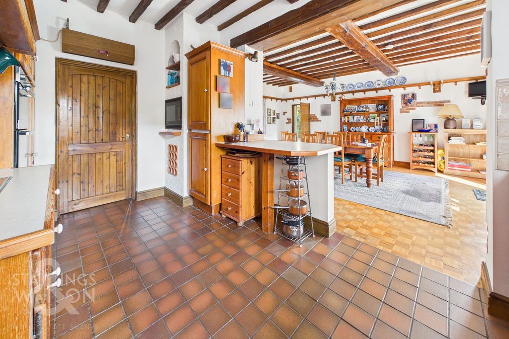 Property photo 3 of 34