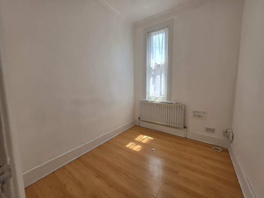 Property photo 2 of 7 Bedroom