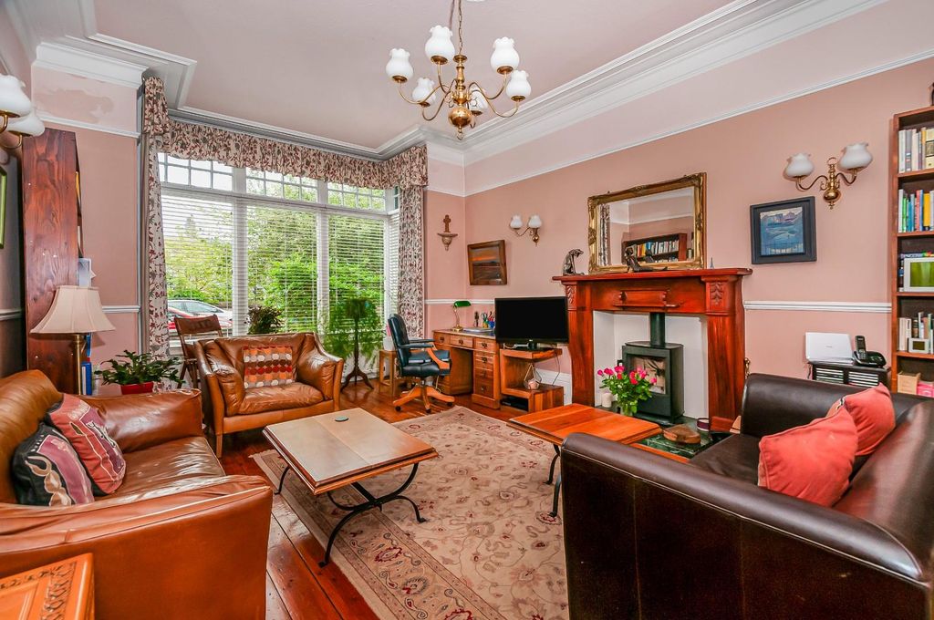 Property photo 2 of 29 8 Norfolk Street5.Jpg