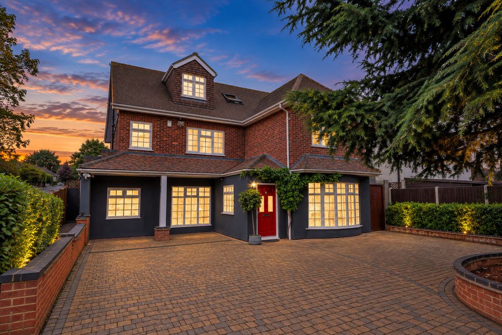 Property photo 2 of 50