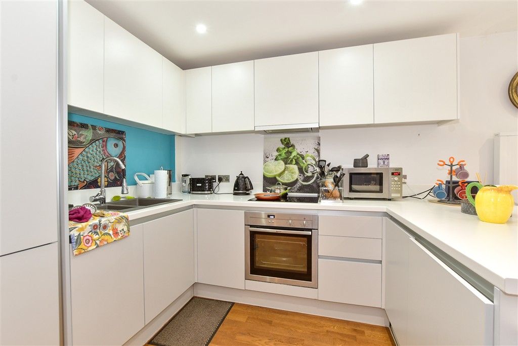 Property photo 1 of 10 Lounge/Kitchen