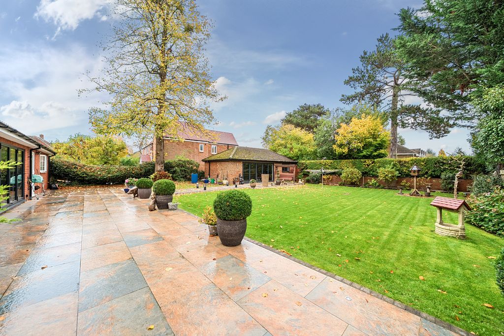 Additional image 30 of 6 bed detached house for saleNewlands Drive, Maidenhead SL6