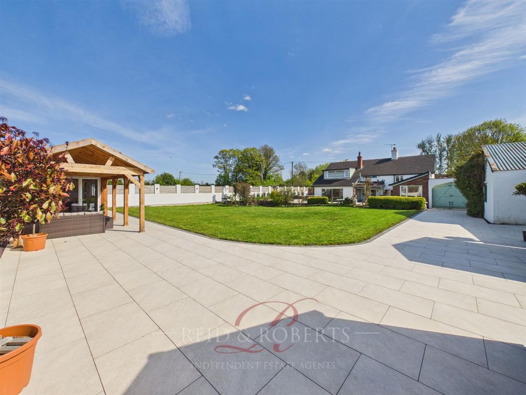 Property photo 1 of 41 Cam04884G0-Pr0137-Still027.Jpg