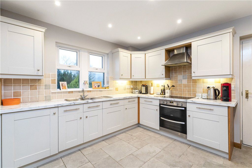 Property photo 3 of 19 Kitchen