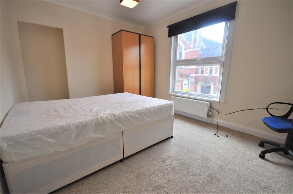 Property photo 1 of 5 Room To Let