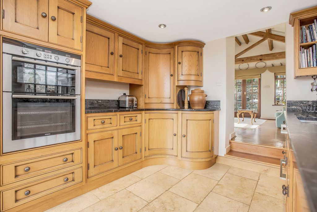 Property photo 3 of 44