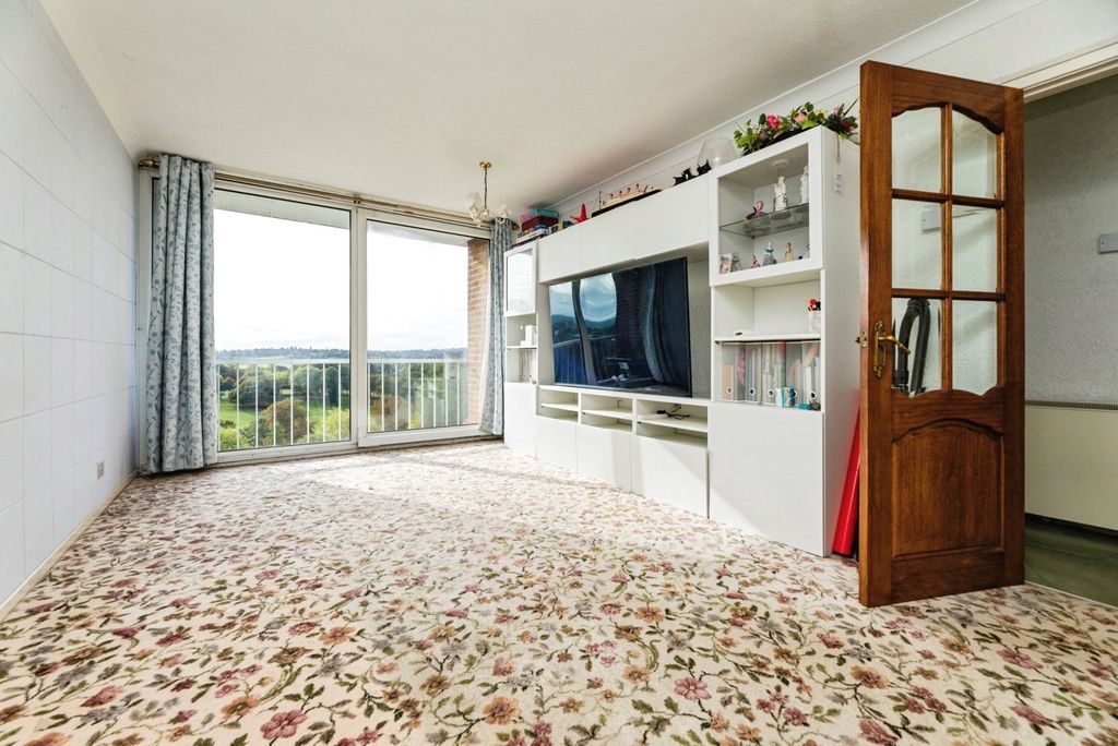 Property photo 3 of 17 Photo