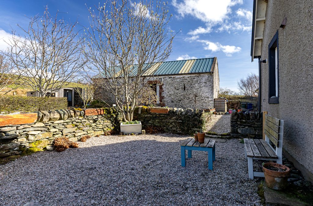 Property photo 2 of 36