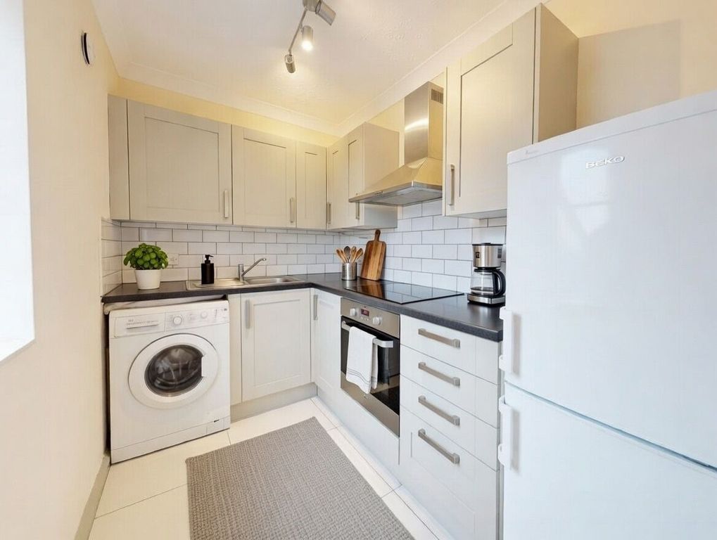 Property photo 2 of 6