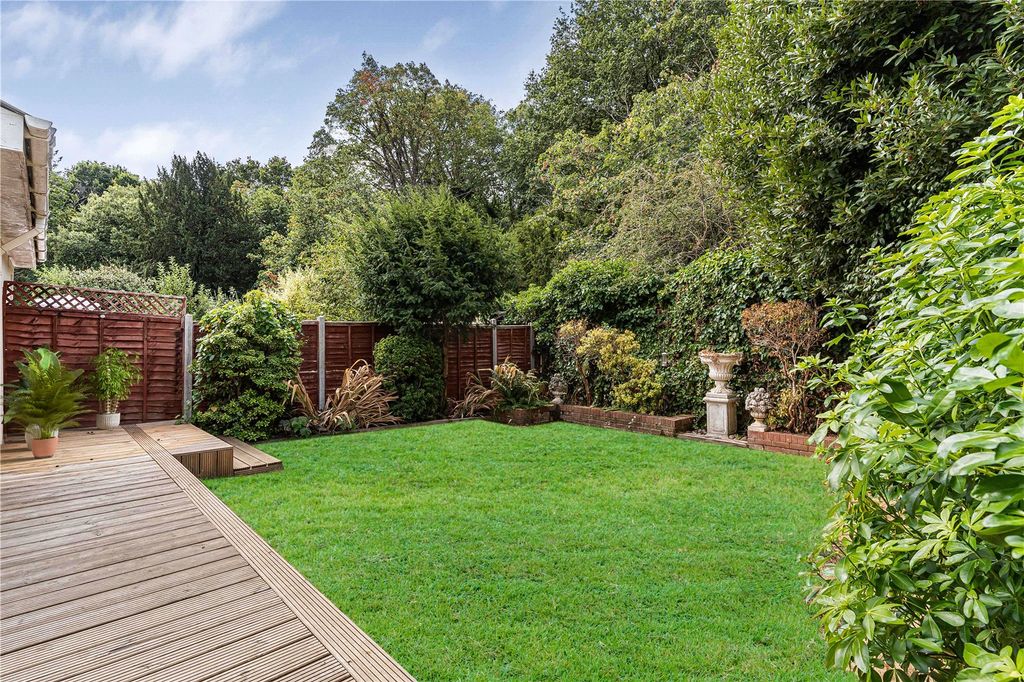 Property photo 2 of 52 Garden
