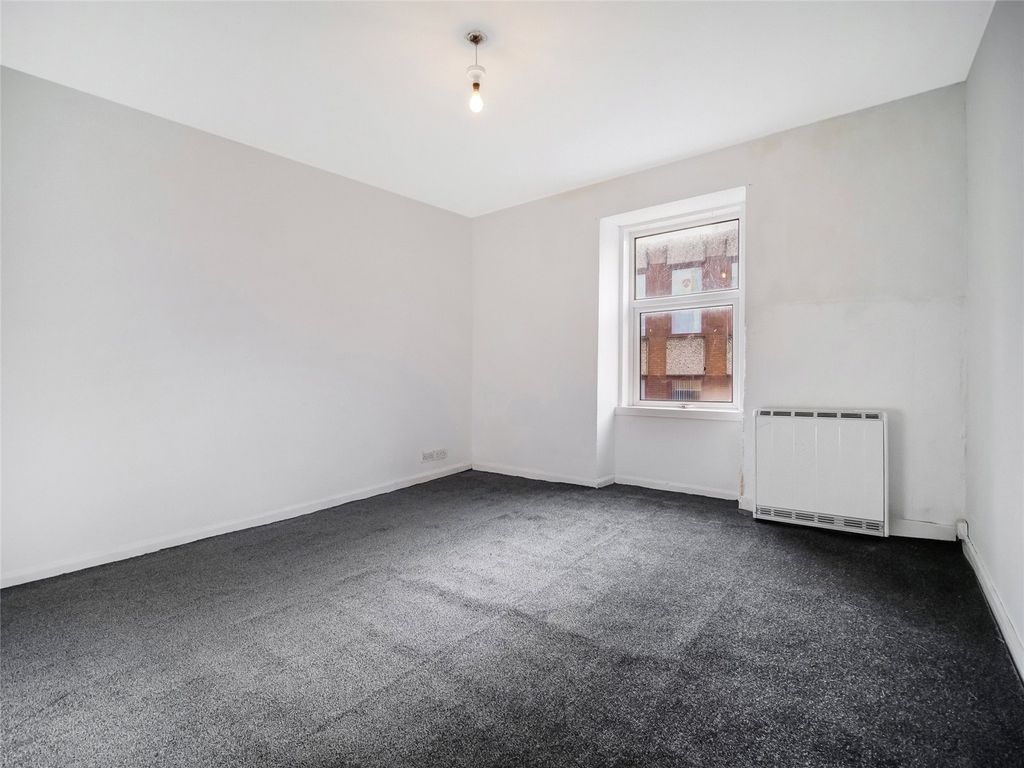 Property photo 2 of 7 Living Room