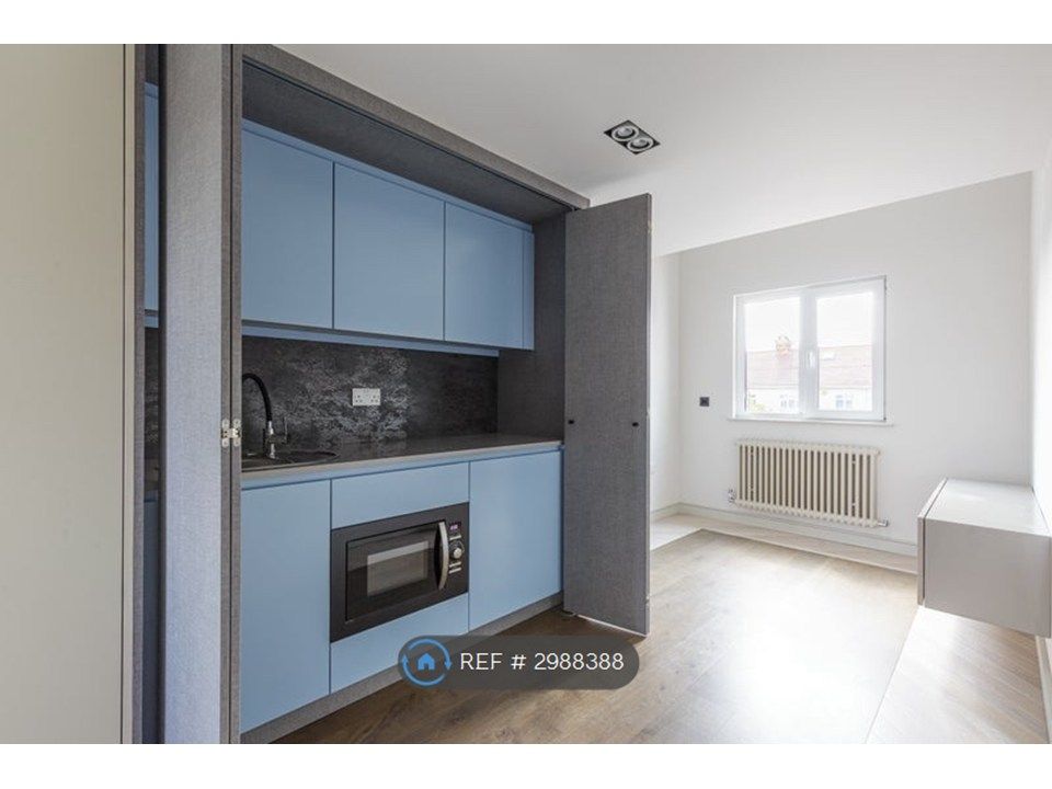 Property photo 2 of 5 Kitchenette