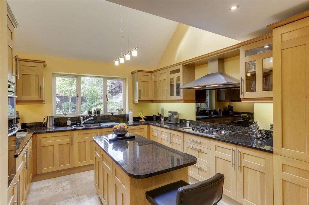 Property photo 2 of 47