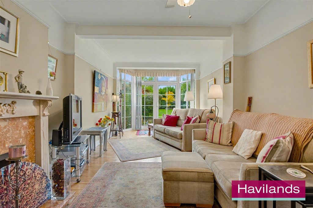 Property photo 2 of 22 Bincote Road En2-10.Jpg