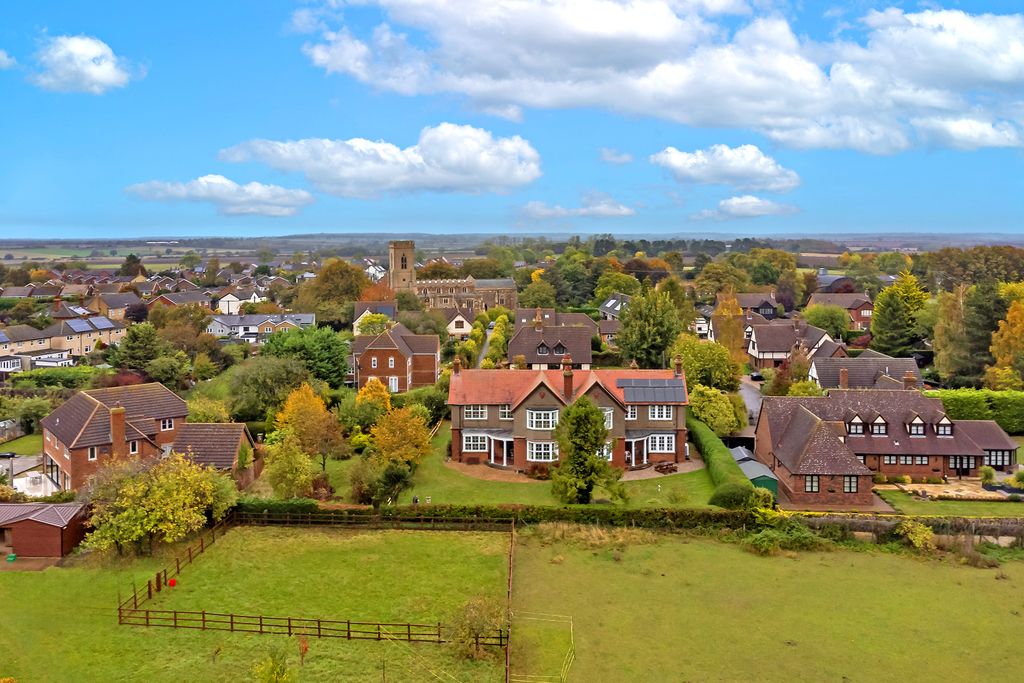 Property photo 2 of 33 Eyeworthhouse-1