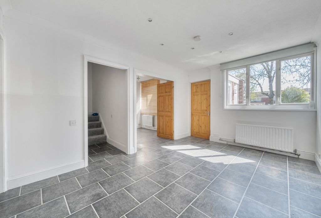 Property photo 2 of 17 1440951-20-69E752...