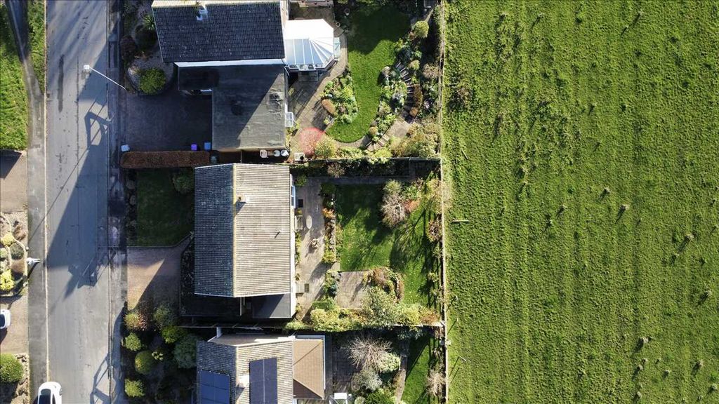 Property photo 2 of 33