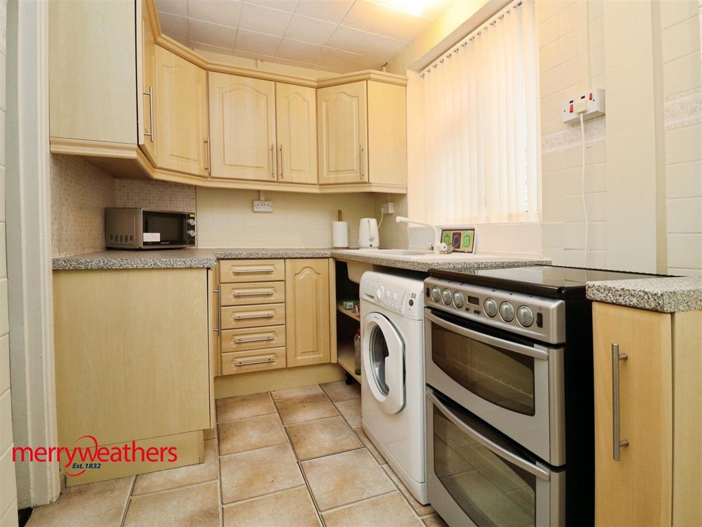 Property photo 3 of 14 Kitchen