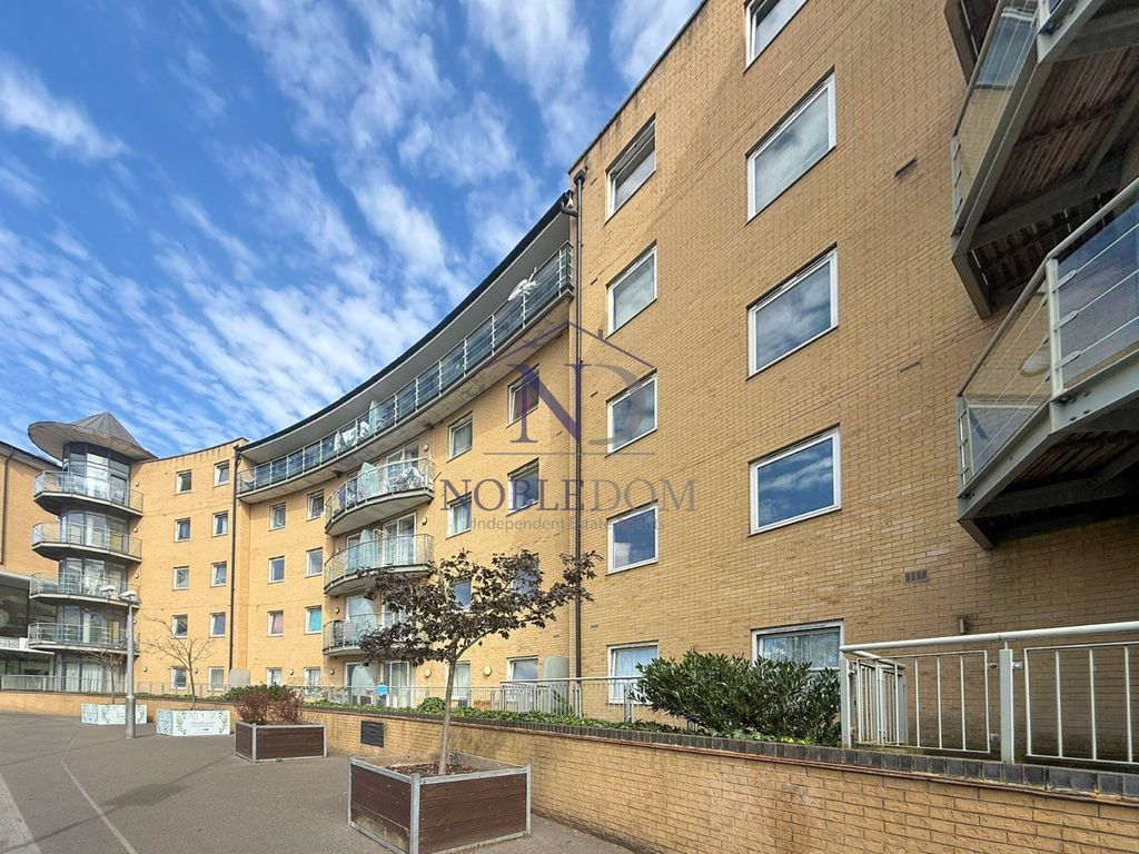 Property photo 1 of 12 Two Bedroom Flat In Feltham