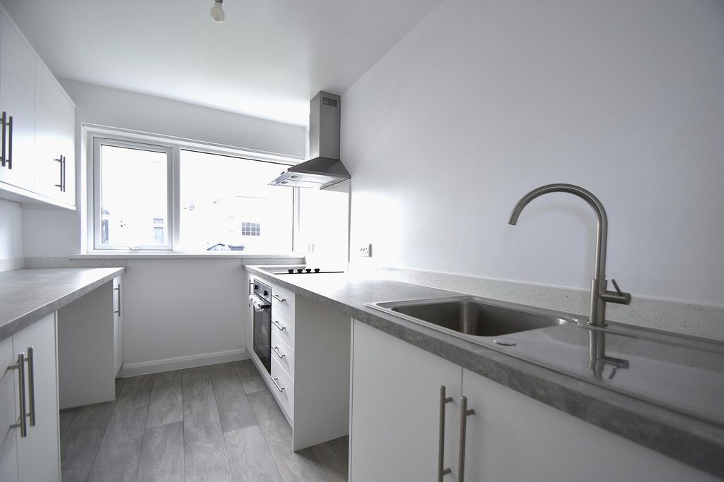 Property photo 3 of 6 Kitchen