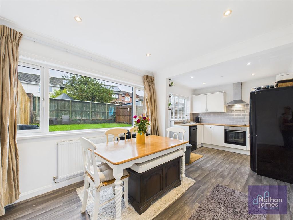 Property photo 2 of 17 Kitchen/Dining