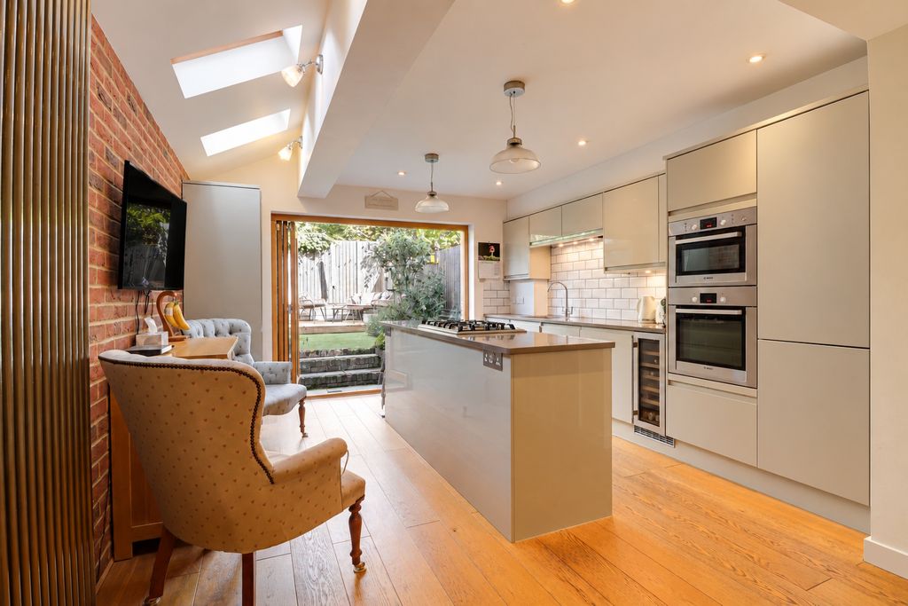 Property photo 2 of 18 Kitchen