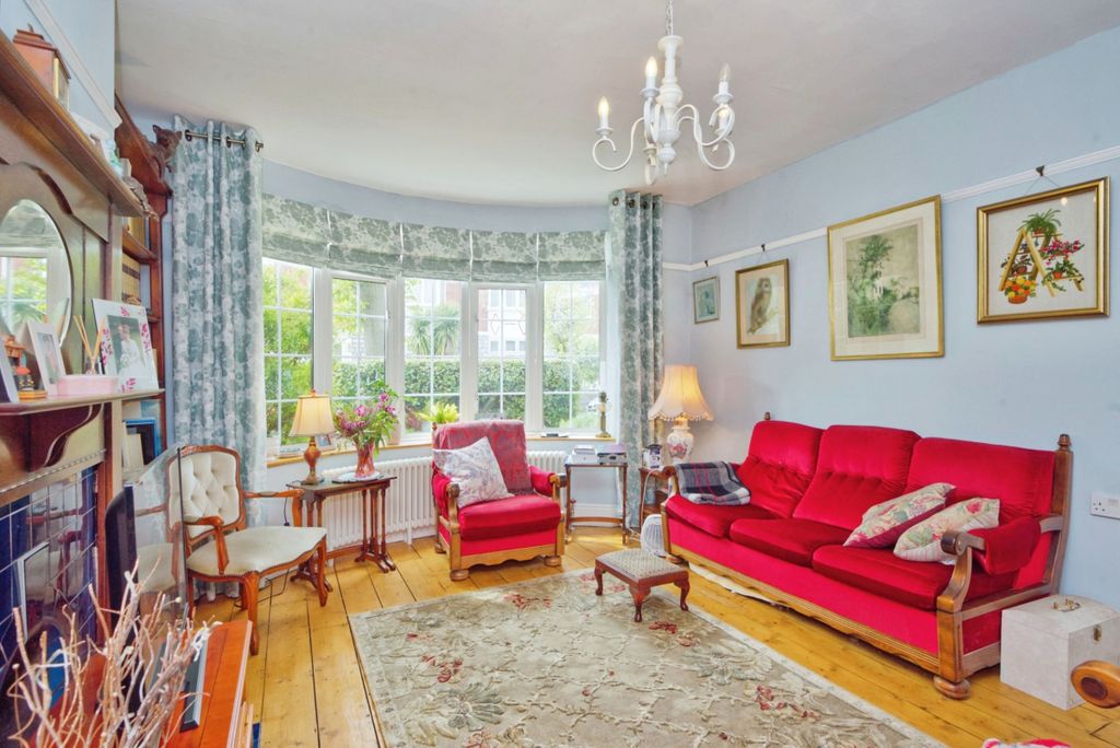 Property photo 3 of 31