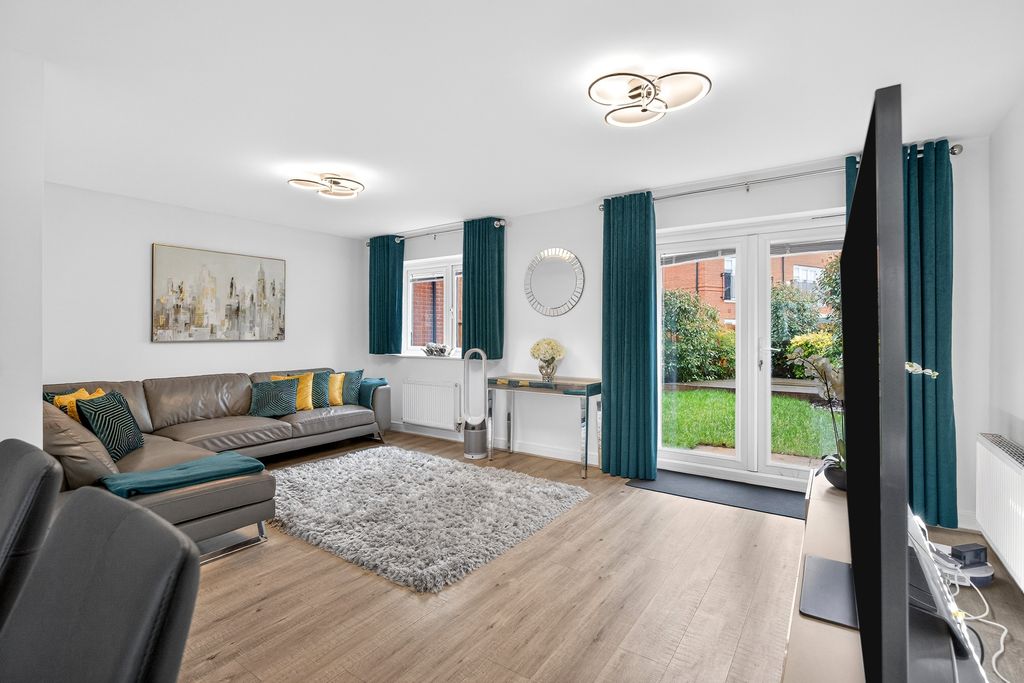 Property photo 2 of 21