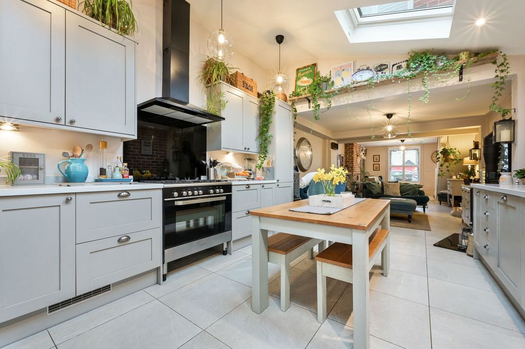 Property photo 2 of 21