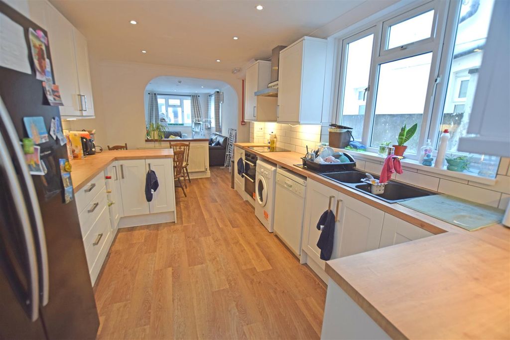 Property photo 2 of 14 Kitchen.Jpg